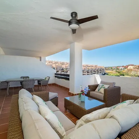 Duquesa Dreams - 2 Bed/2 Bath Apt With Panoramic Golf Course And Mountain View